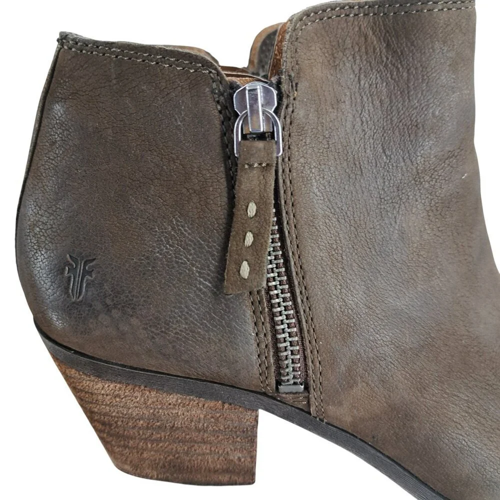 Frye size color